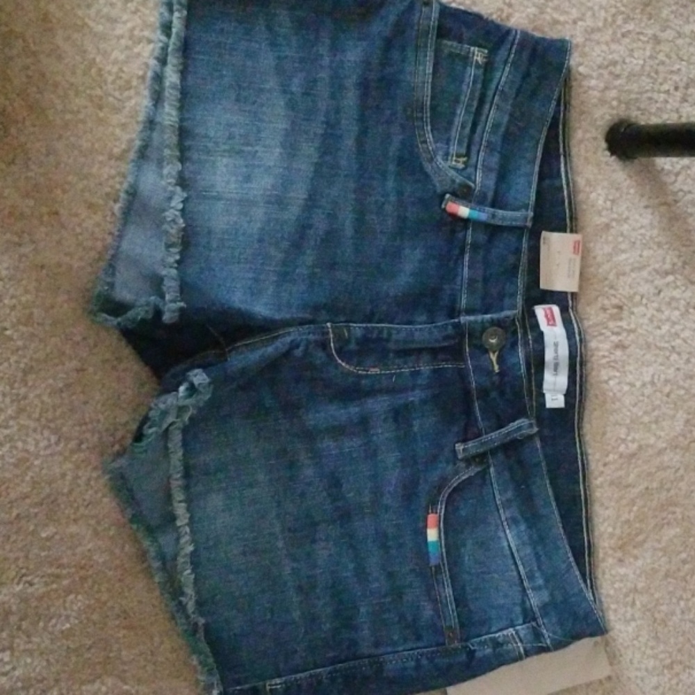 Levi's shorts - Picture 2 of 5